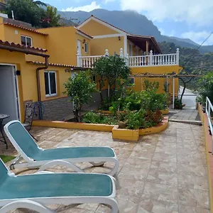 Orange House Apartment